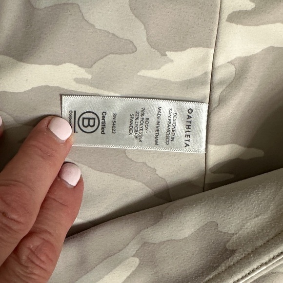 Athleta Elation 7/8 Tight Camouflage Leggings - Picture 4 of 7